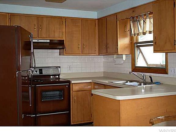 3rd image of 128 Neubauer Ct
