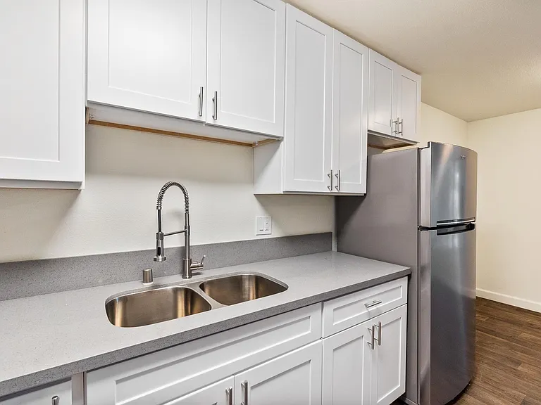 Mountain View Apartments — Photo 14