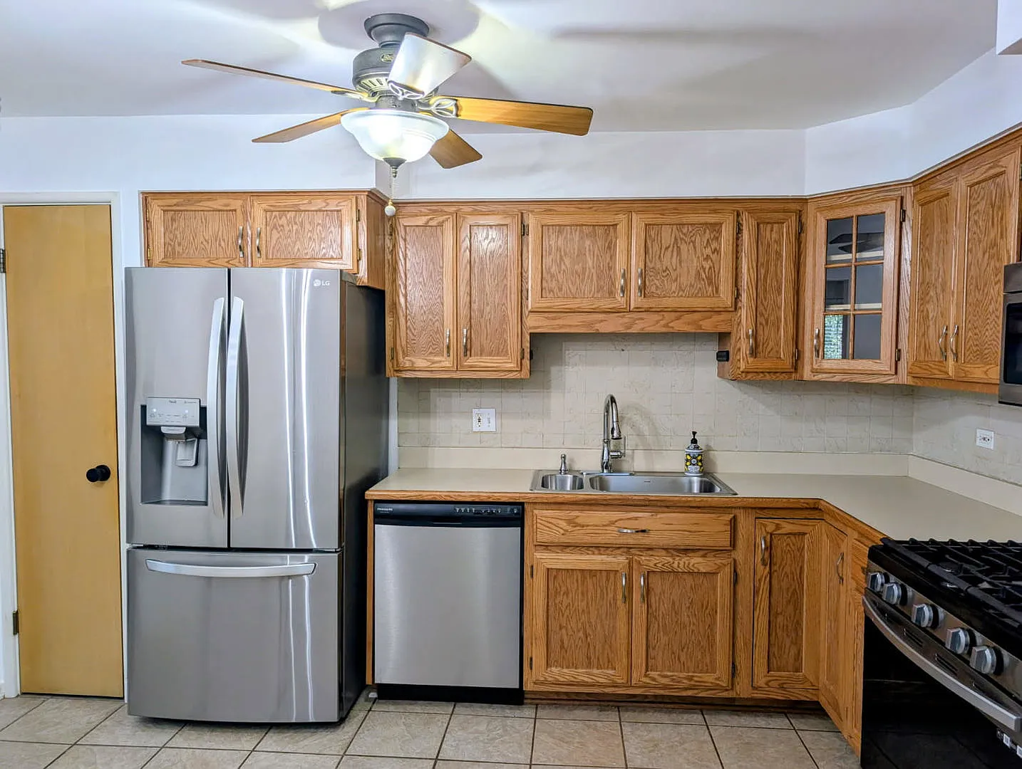 2 bed, 1.5 bath, 1100 sqft, $2,200 — Photo 4