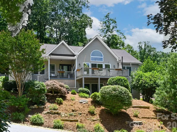 77 Carriage West Dr, Hendersonville, NC 28791