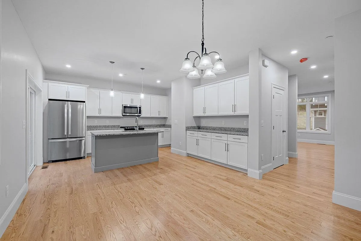 3 bed, 3.0 bath, 1800 sqft, $3,400 — Photo 4