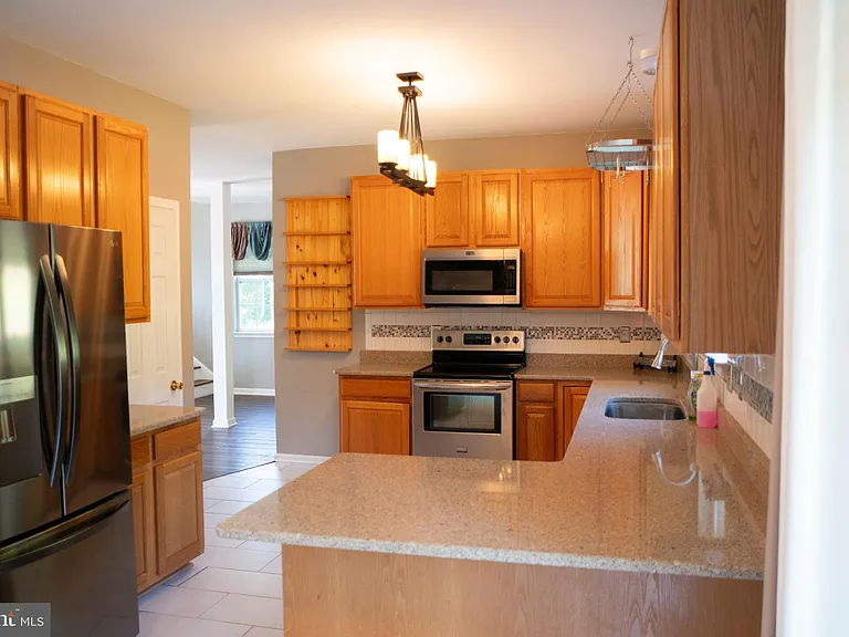 102 Thomas Ln — Photo 23
