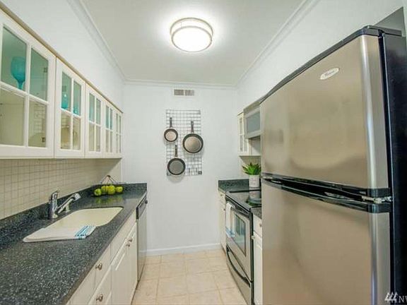 3rd image of 16240 NE 12th Ct APT B25