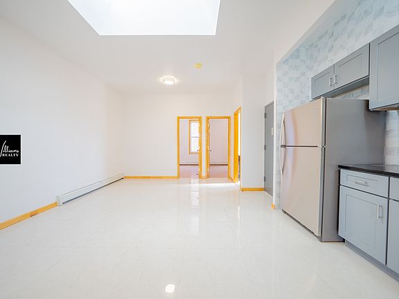 4th image of 851 Quincy St #3F