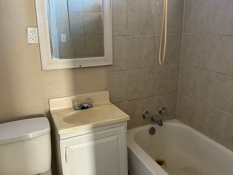 827 W Chickasha Ave #8 — Photo 3