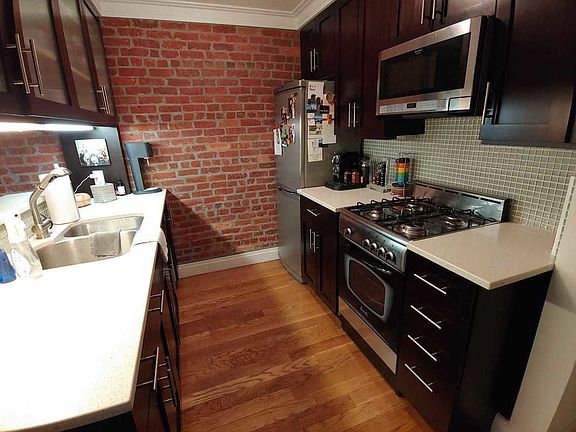 4th image of 415 W 22nd St