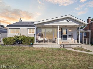 33452 Kathryn St, Garden City, MI 48135