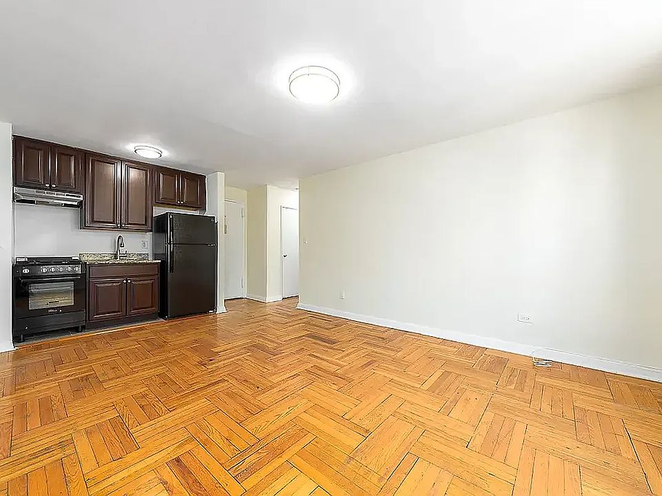 2nd image of 19 Bogardus Pl Unit A6h