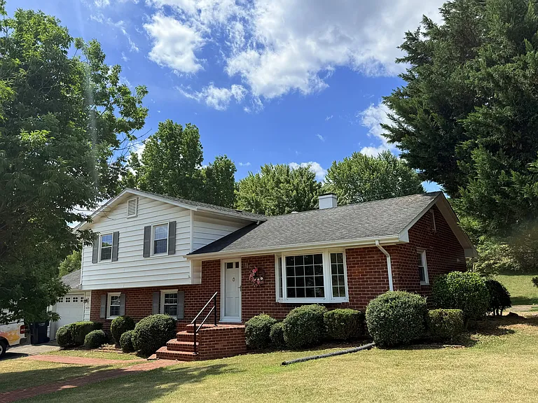 5820 Castle Rock Rd — Photo 2