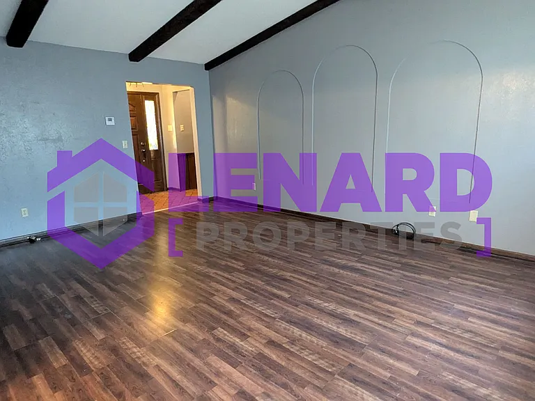 1004 E Auburn Pl — Photo 3