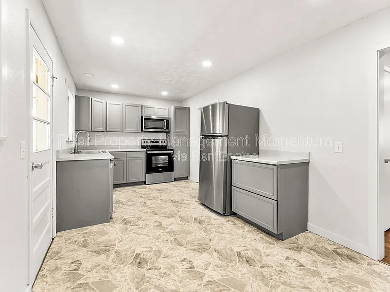 1610 E Nora St — Photo 6