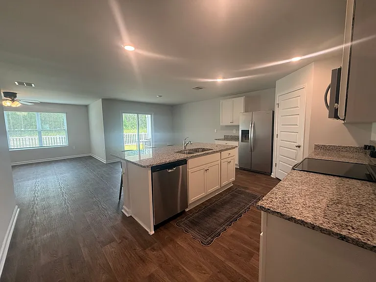339 Elizabeth Dr — Photo 9