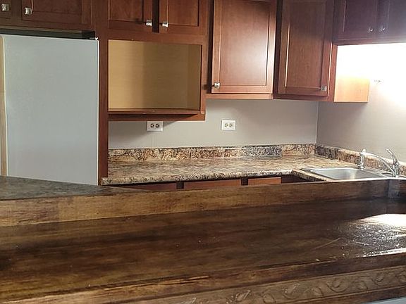 3rd image of 2100 Bayside Dr Unit 5