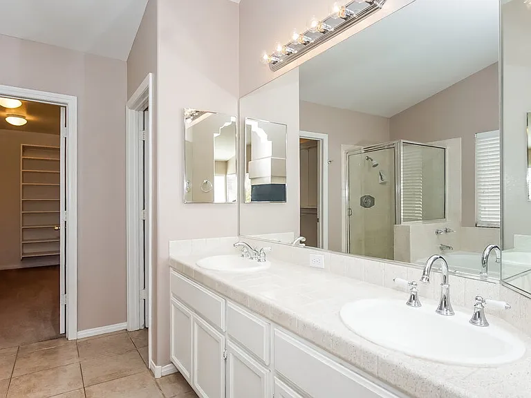 271 Bluefield Ln — Photo 13
