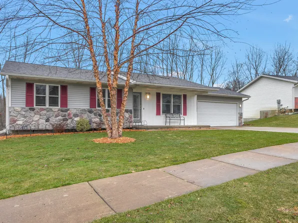 3935 York View Dr NW, Comstock Park, MI 49321