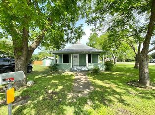 402 N Penn St, Flatonia, TX 78941