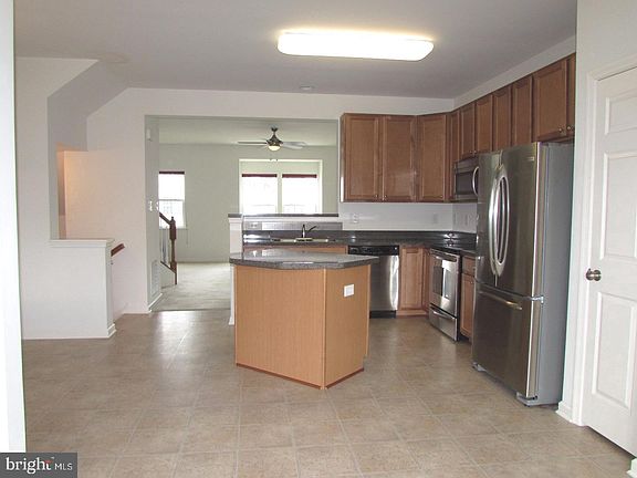 4th image of 516 Boxwood Ln #516