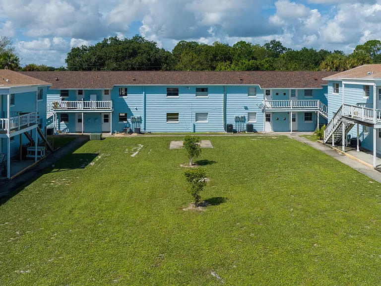 Manatee Bay Apartments — Photo 48