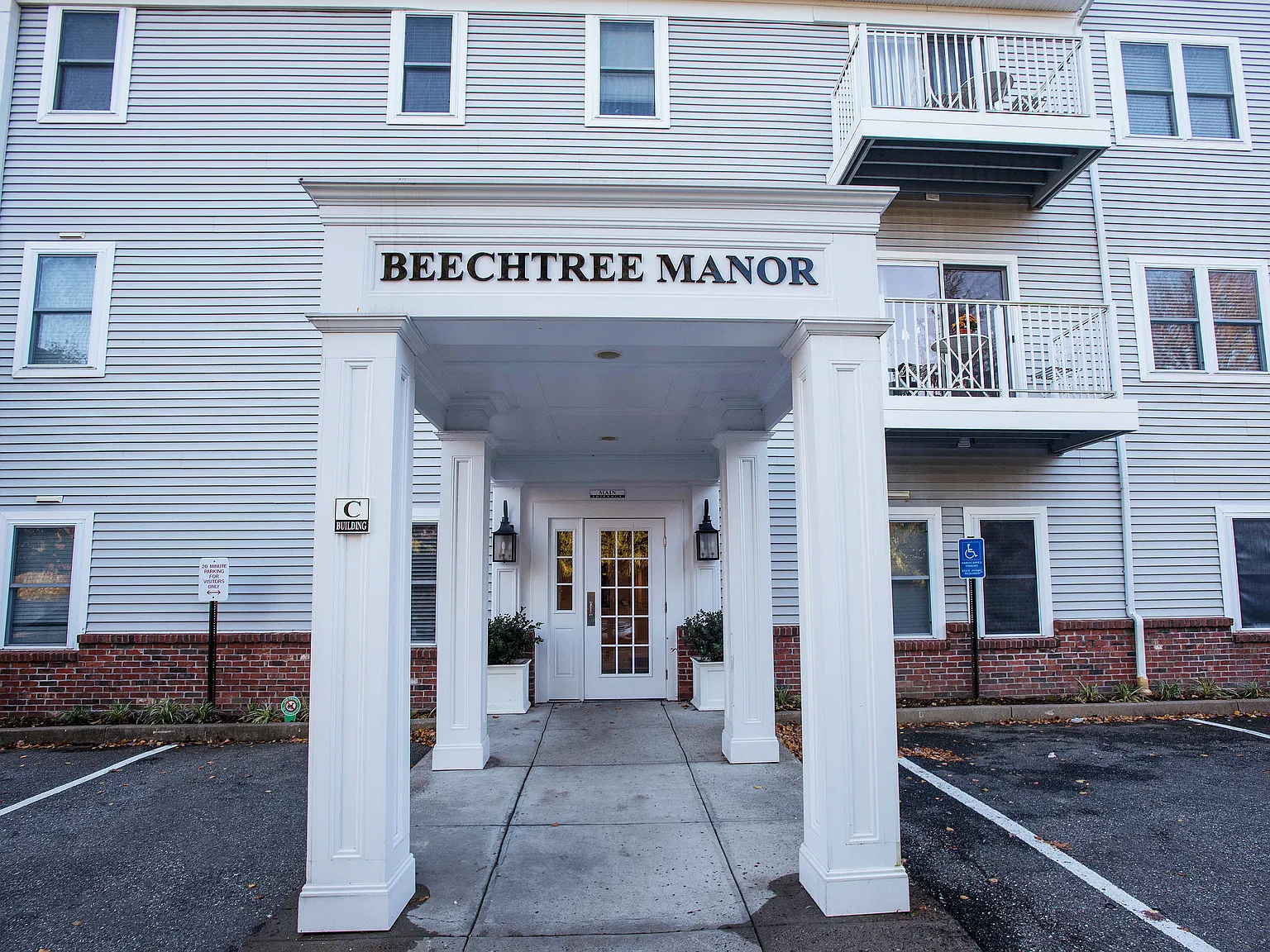 2 bed, 800 sqft, $2,950 — Photo 1