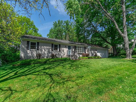 3rd image of 14 Laury Ln