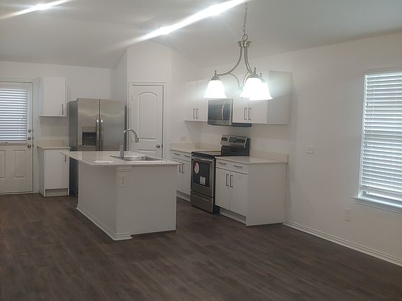 3rd image of 226 Knoll Pines Dr