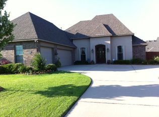 306 Saint Annes Ct, Bossier City, LA 71111
