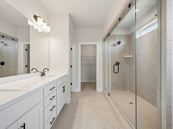 Photo of example home. Selections and finishes may vary.