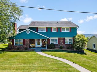 34 Pembroke Dr, Endicott, NY 13760