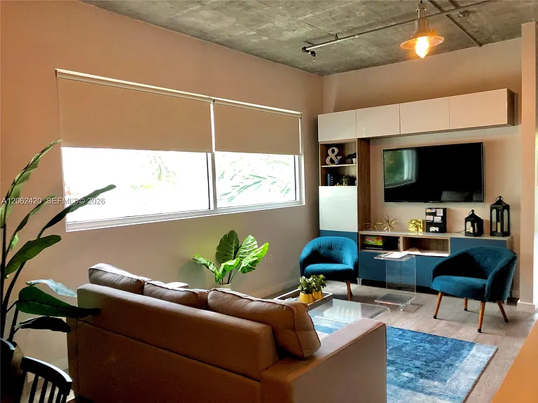 1700 Meridian Ave #303 — Photo 6