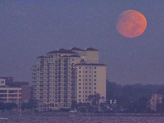 VillaRiva Full Moon Rising