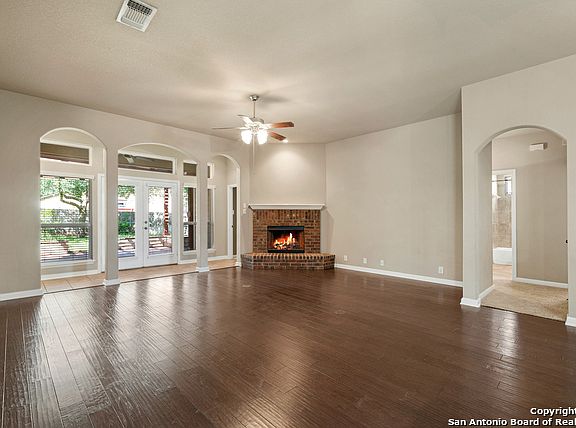 5th image of 105 Bay Hill Dr