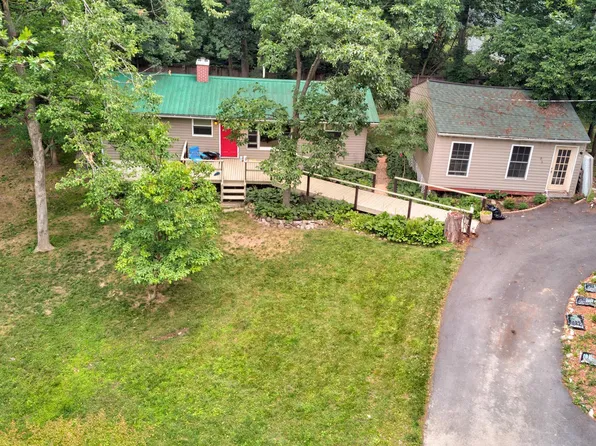 207 Cunning Fox Rd, Harpers Ferry, WV 25425