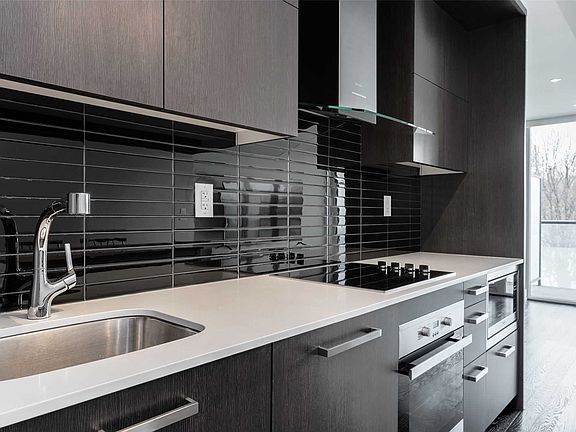 2nd image of 3018 Yonge St #311