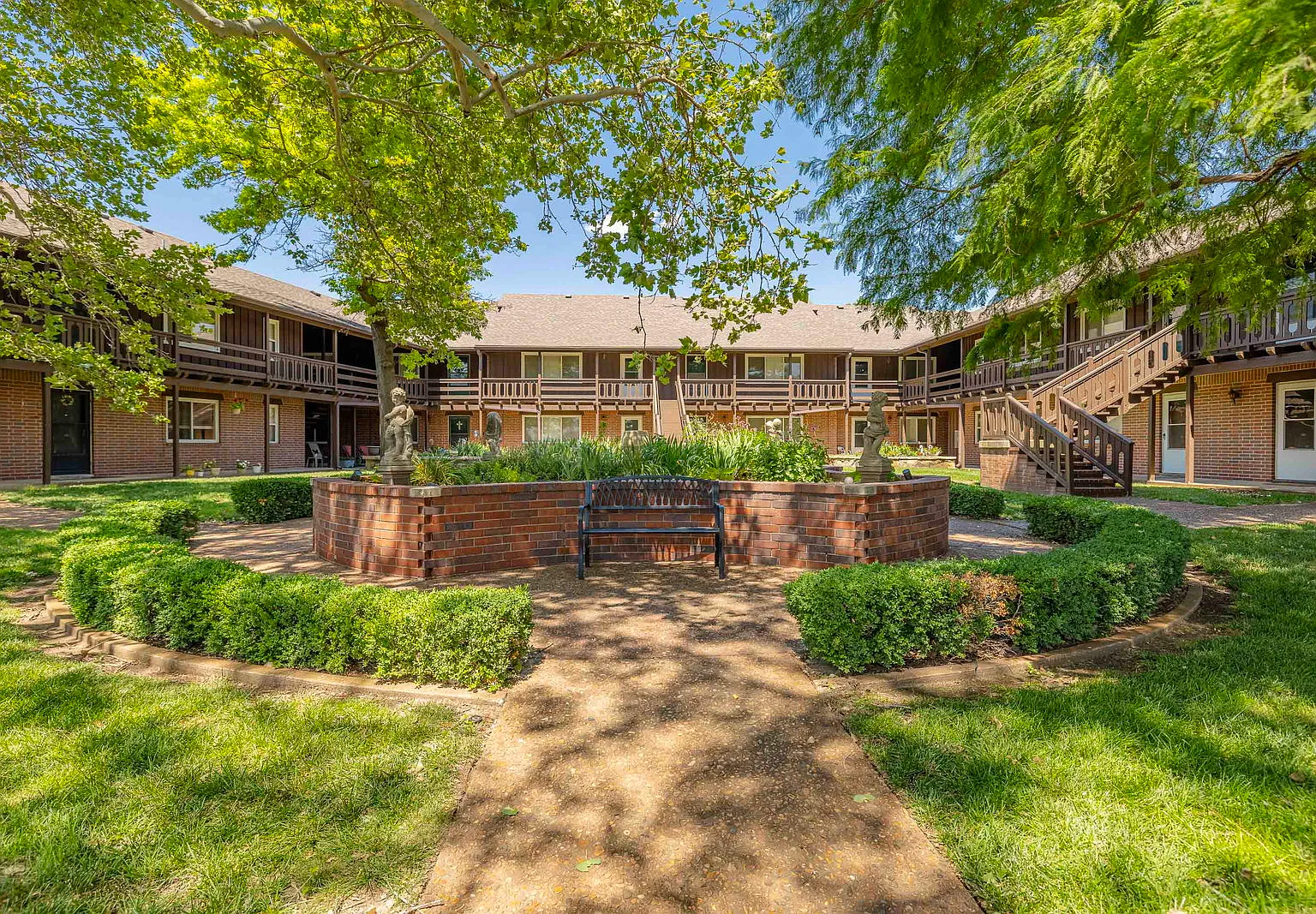 Twin Lakes Apartments — Photo 4