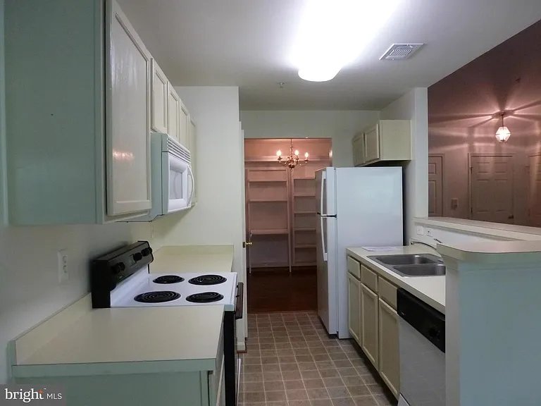 2026 Gov Thomas Bladen Way #301 — Photo 11