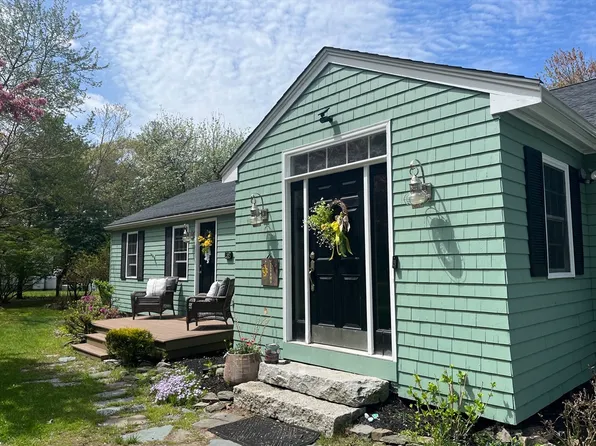 53 Hill St, Norton, MA 02766