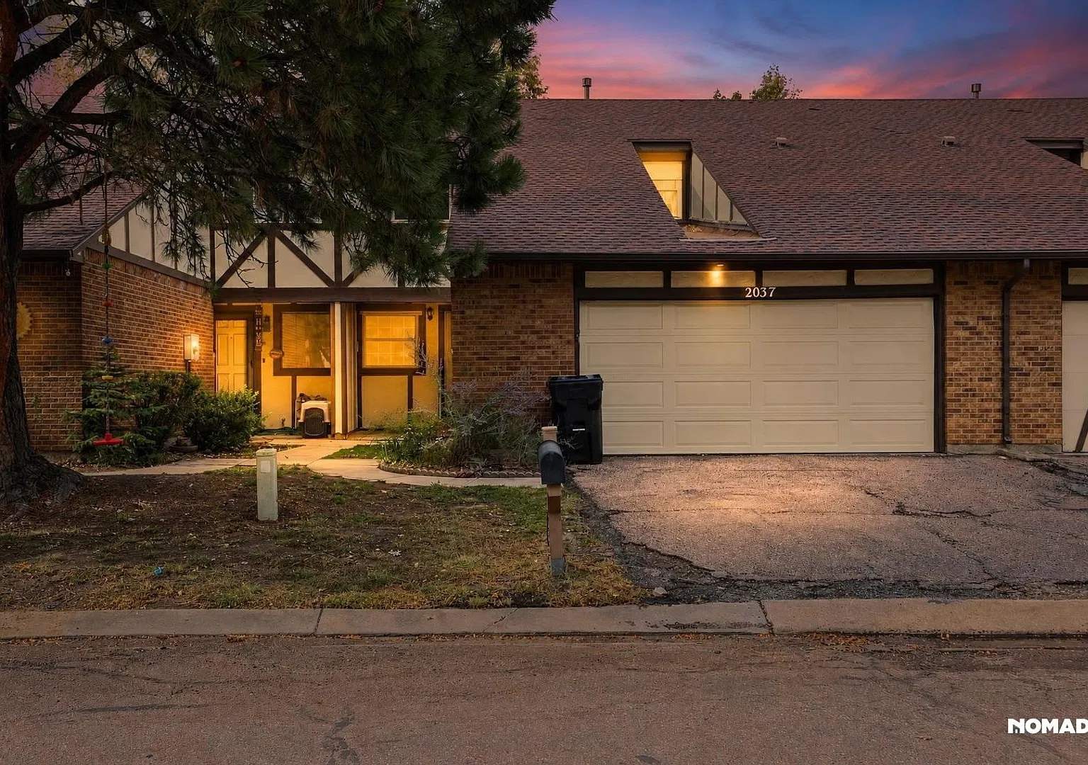Spacious 4BR House in Colorado Springs — Photo 1