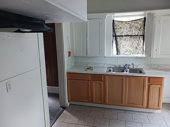 5th image of 3139 Darien St