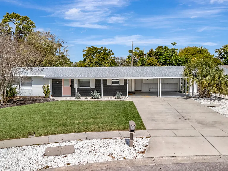 6426 Colonial Dr — Photo 1