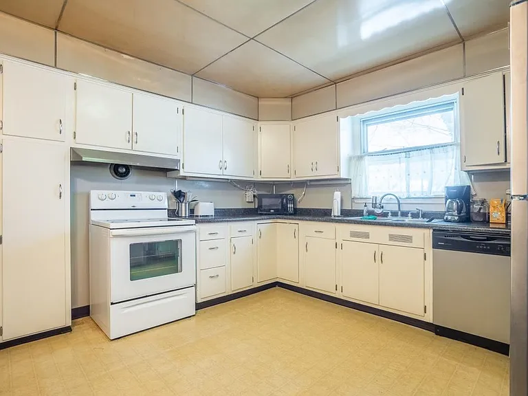 826 S Eastside Dr — Photo 4