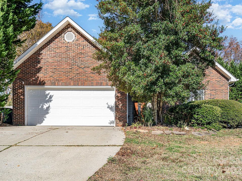 1st image of 315 Tamarack Dr