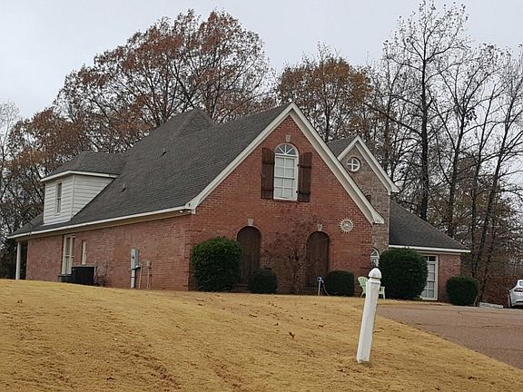 3rd image of 100 Water Oak Cir
