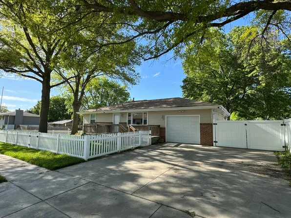 7100 Yosemite Dr, Lincoln, NE 68507
