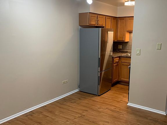 4th image of 210 Circle Ave #401