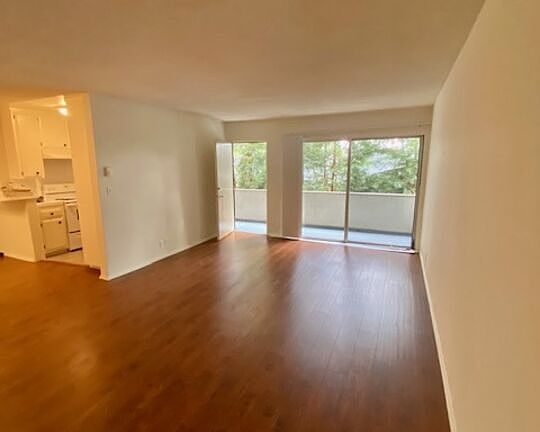 4th image of 1138 11th St APT 2