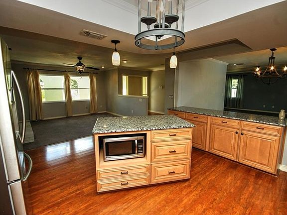 4th image of 874 Chokecherry Dr