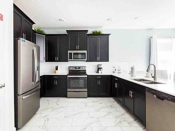 3rd image of 2925 Fable St