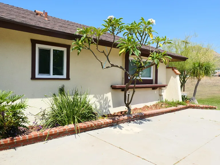 W Blaine St — Photo 4
