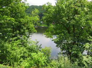 906 Kill Dr, Newton, NJ 07860