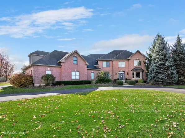 7615 Surini Ln, Crystal Lake, IL 60012